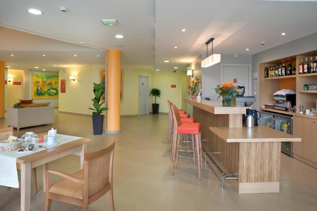 Domitys Les Cles D'Or Aparthotel Orthez Exteriör bild